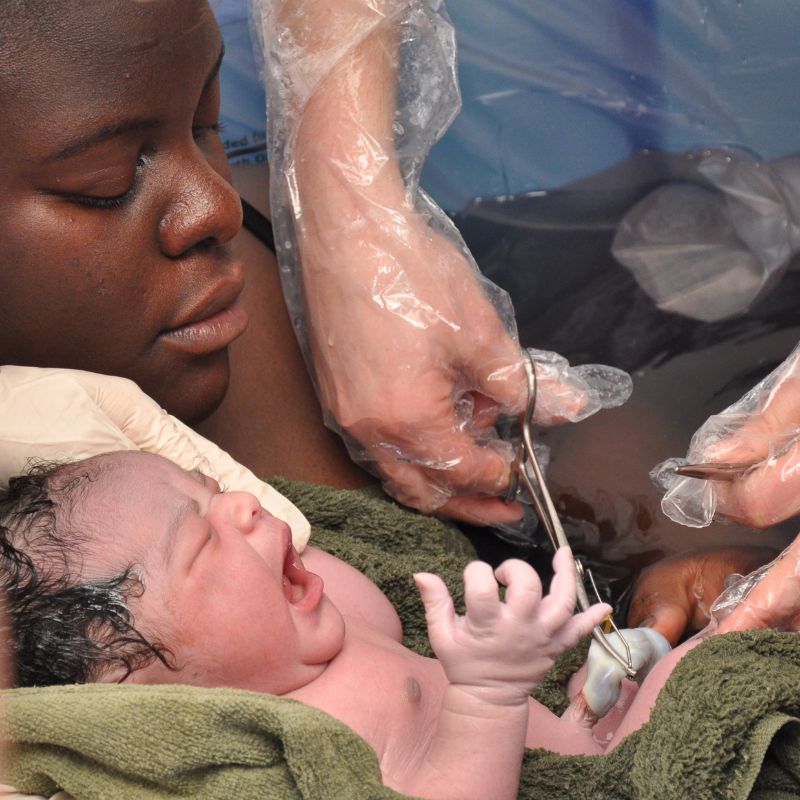 Cours de préparation à la naissance. Suite de couches