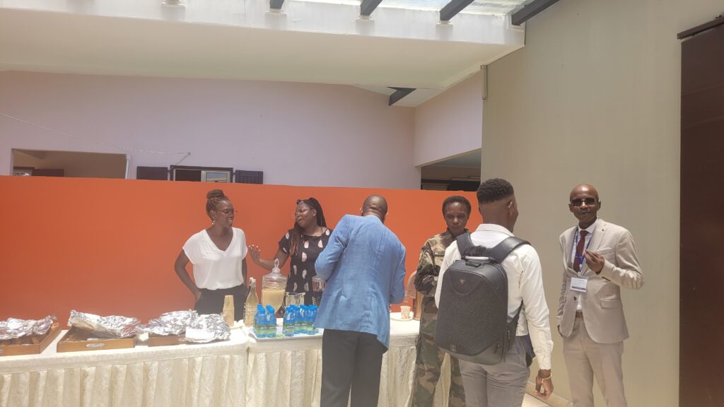 Conférenciers et intervenants filmés pendant la pause lors de la conférence médicale organisée par MGK Santé